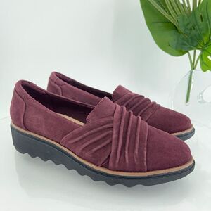 Clarks Women's Sharon Villa Slip On Shoe Size 7.5 Wedge Loafer Burgundy Suede